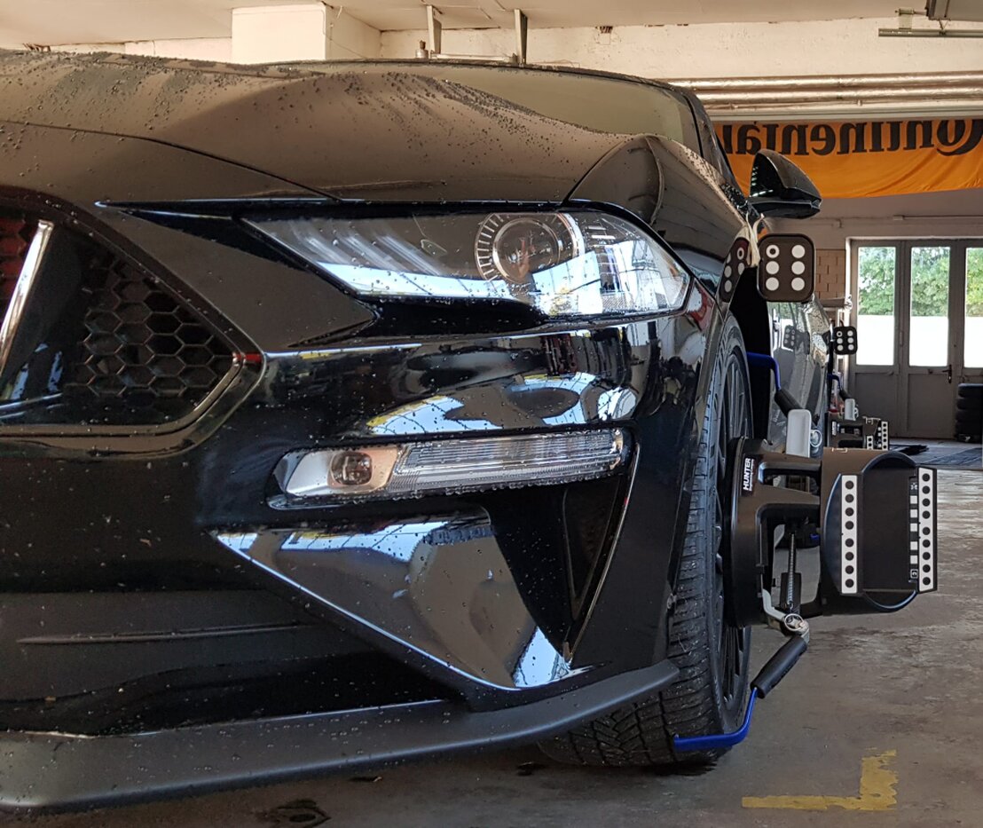 Neuwagen-Angebot im Showroom