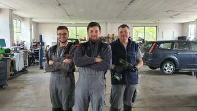 Autohaus Kastl Werkstatt und Team in der Halle